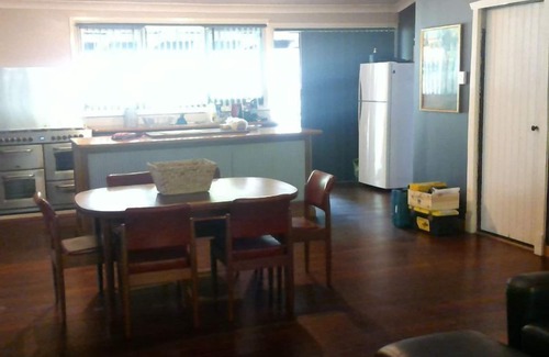 Dwellingup House | Dwellingup Escape. Large home opp Forest. Sleeps 8, 1.5 Bathrooms. Games Rm