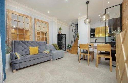Bialoleka Apartment | Dwupiętrowy Apartament dla 7 osób z ogródkiem by Noclegi Renters