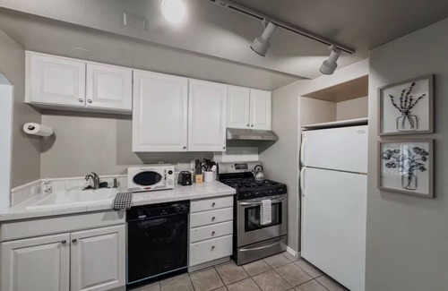 Gatewood Apartment | Dyane's Treehouse C2