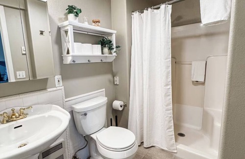 Gatewood Apartment | Dyane's Treehouse C2