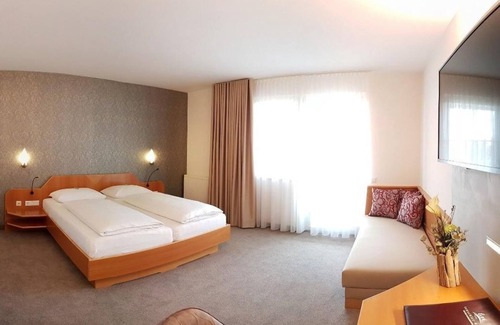 Bad Waltersdorf House | DZ Sonnenseite mit Balkon ab 3 Nächtehalbpension - Hotel-restaurant Teuschler-mogg