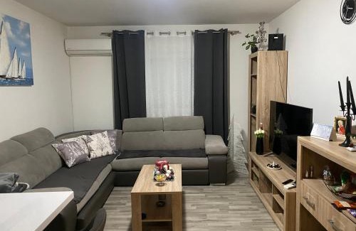 Slavonski Brod Apartment | E-Half