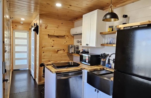 Six Mile Cabin | Eagle Container Cabin B – Walterfalls, Upstate SC