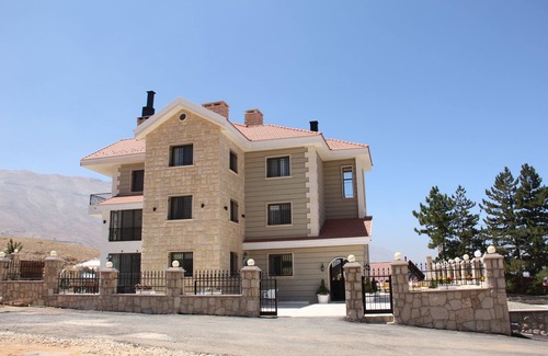 Al Arz Ski Chalet | Eagle Nest - Duplex Apartment on 1st Floor