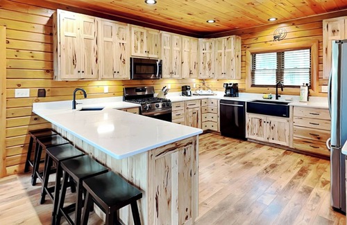 McHenry House | Eagle on 7 | Golf Area Home, Scenic Views, Hot Tub