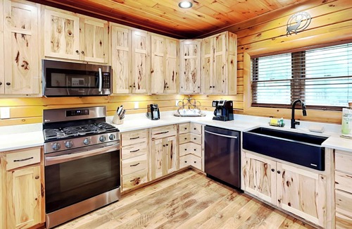 McHenry House | Eagle on 7 | Golf Area Home, Scenic Views, Hot Tub