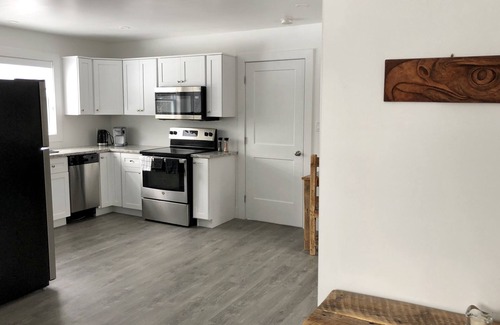 Lakeside Resort | Eagle's Nest Loft- 1 bdrm lakeside apartment nestled up high in the trees.