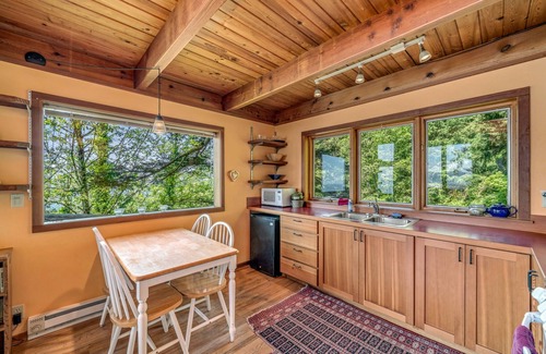 Neahkahnie Beach Cottage | EAGLE'S NEST: Ocean View - Connect with the Soul of the Oregon Coast
