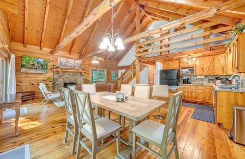 Craig Creek Cabin | Eagles Rest~ Grand, Luxurious & Peaceful— Near Hiking Trails & Virginia Tech!