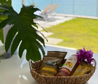 Tartane Villa | EAST KEYS - Villa Jamming, piscine à débordement et accès privé à la mer