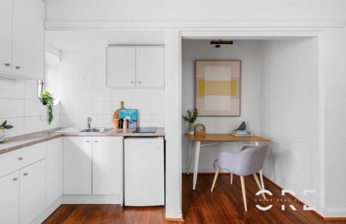 East Melbourne Apartment | East Melbourne -MCG,Rod Laver/John Cain Arena, walk- gorgeous ground floor appt