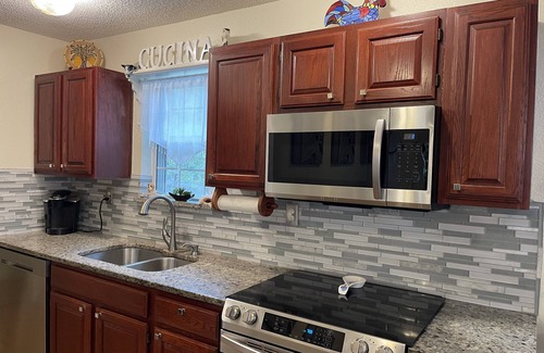Murchison House | East Texas 2-Story House, only 17 miles to Canton, TX, 24 miles to Tyler, TX