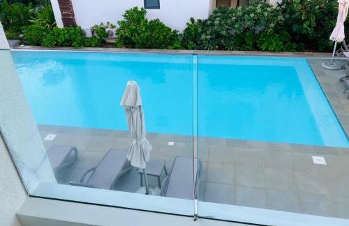 Poste Lafayette Apartment | Eastern blue apartment seafront