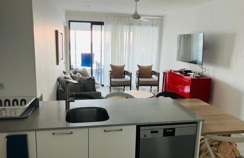 Poste Lafayette Apartment | Eastern blue apartment seafront
