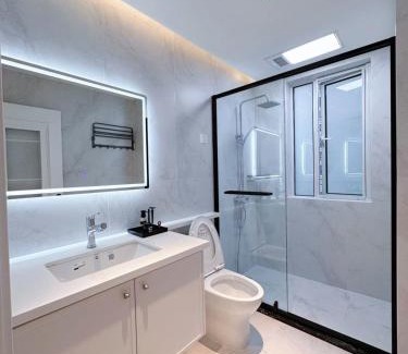 Huangpu Apartment | Eastern Hub - Bund Branch near the Bund and Xintiandi 3 bedrooms big house