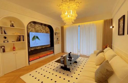 Huangpu Apartment | Eastern Hub - Bund Branch near the Bund and Xintiandi 3 bedrooms big house