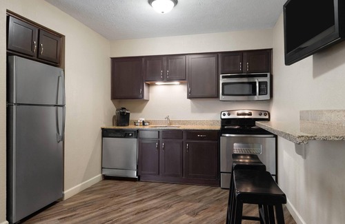 Bloomington Hotel | Eastland Suites Hotel & Conference Ctr, Trademark by Wyndham