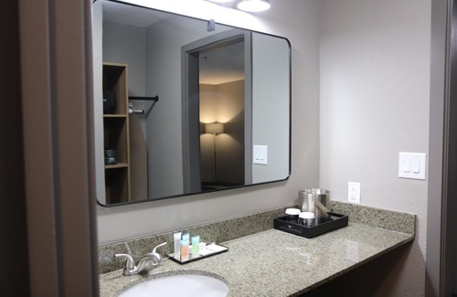 Bloomington Hotel | Eastland Suites Hotel & Conference Ctr, Trademark by Wyndham