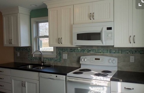 Newport East House | Easton Point, Short Walk To First And Second Beach - RI Reg - RE.00495-STR