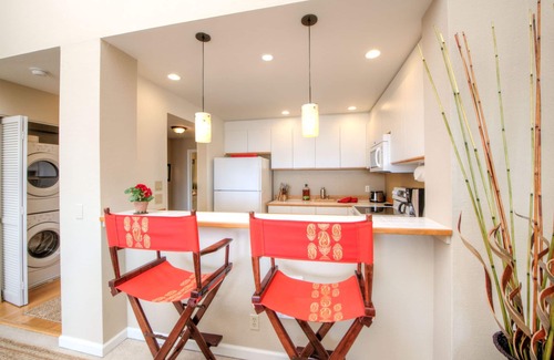 Point Richmond Condo | Easy access penthouse with dazzling nightlights & high ceilings.