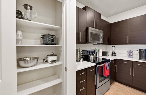 Suncrest Apartment | Easy Access to I-15, Comfy Bed, Hot Tub, Gym