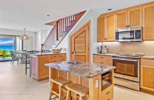 Downtown Lahaina Condo | Easy Accessible Oceanfront Luxury Townhome in Puamana