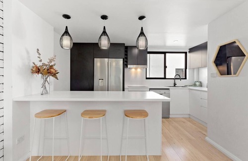 Merewether Apartment | Easy Breezy Seaside Living at Merewether Beach