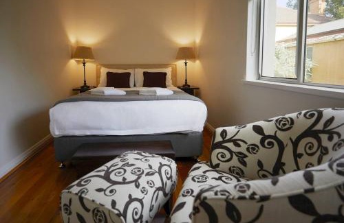 Ashfield Apartment | Easy Esperanza - Compact Indoor-outdoor Living