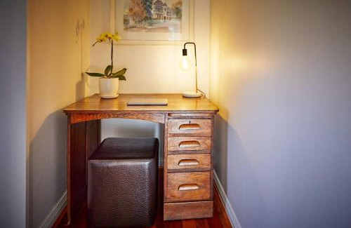 Ashfield Apartment | Easy Esperanza - Compact Indoor-outdoor Living