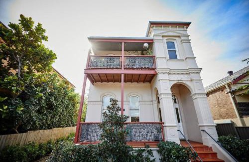 Ashfield Apartment | Easy Esperanza - Compact Indoor-outdoor Living