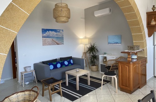 Kampos House | Easy to access and next to the two organized beaches of the island.