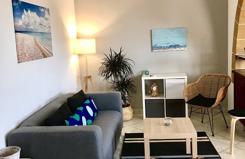 Kampos House | Easy to access and next to the two organized beaches of the island.