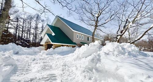 Madarao Mountain Resort Cabin | Echoland Madarao エコーランド斑尾 All en-suite rooms & a free 3-minute shuttle to the ski resort