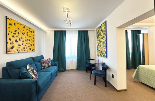 Satu Mare Apartment | Eclectic 6