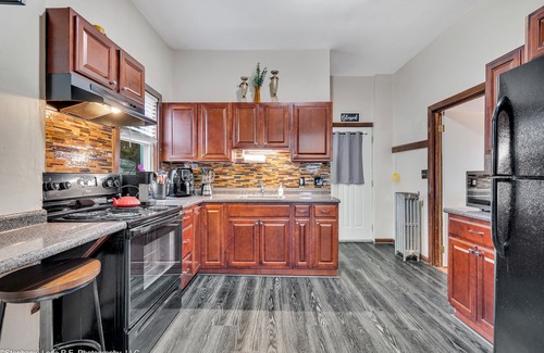 Wallingford Center Apartment | Eclectic & Whimsical themed Apt w/Free Parking & Pet-Friendly