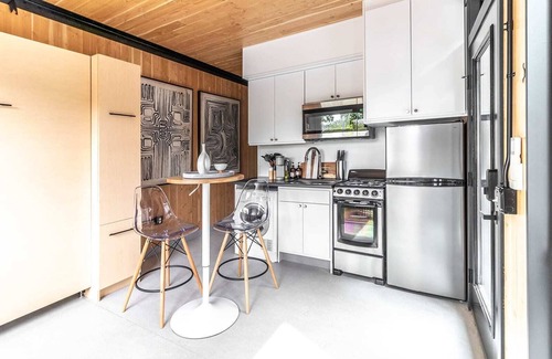 South Perry District Apartment | Eco and Pet-friendly Private Micro Studio