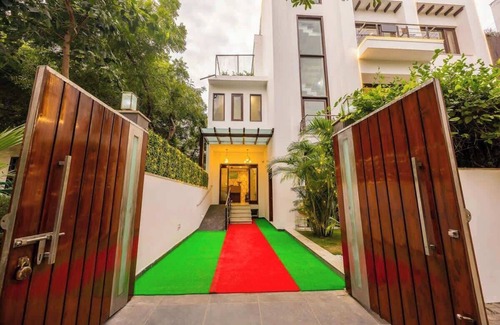 Gurugram Apartment | Eco-chic oasis in the city/w Garden