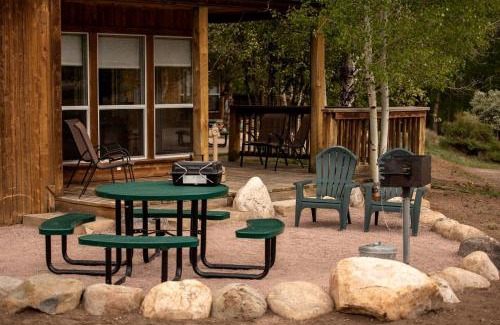 Salida House | Eco-Friendly Cabin with Views of the Rocky Mountains in Colorado