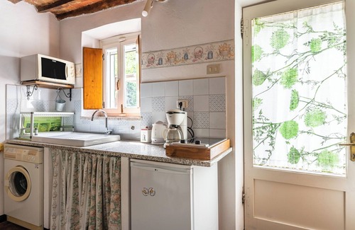Nozanno Apartment | Eco-Friendly Farmhouse "Abbacca-là" 1' with Mountain View, Shared Pool and Wi-Fi