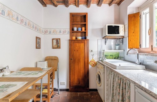 Nozanno Apartment | Eco-Friendly Farmhouse "Abbacca-là" 1' with Mountain View, Shared Pool and Wi-Fi