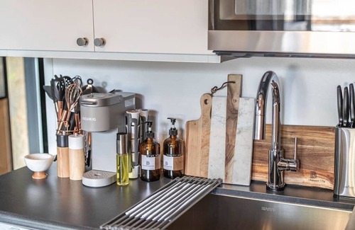 South Perry District Apartment | Eco-friendly Private Studio with free wifi
