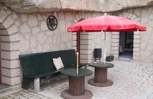 Chimiche House | Eco Holidays Cave House Justine