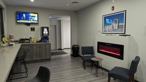 Cochrane Cabin | Econo Lodge
