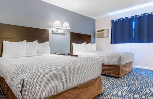 New Cassel Hotel | Econo Lodge Hicksville
