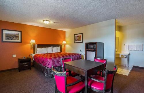 Hurricane Cabin | Econo Lodge Hurricane Zion Park Area