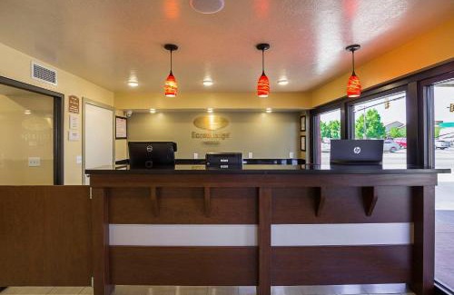Hurricane Cabin | Econo Lodge Hurricane Zion Park Area