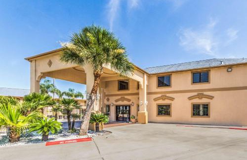 Central City Hotel | Econo Lodge Inn & Suites Corpus Christi