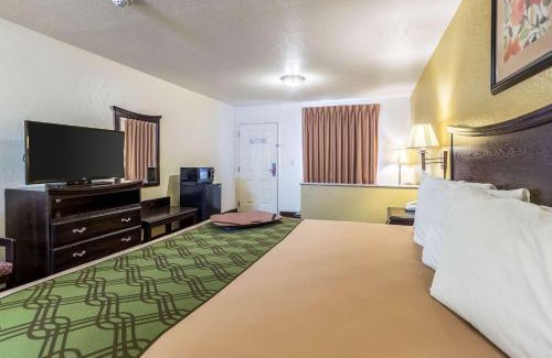 Searcy Hotel | Econo Lodge Inn & Suites Searcy