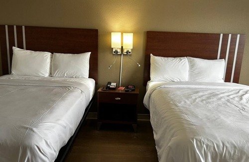 Chambersburg Hotel | Econo Lodge Inn & Suites Chambersburg Central