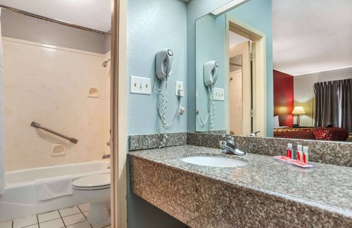 Philadelphia Hotel | Econo Lodge Inn & Suites